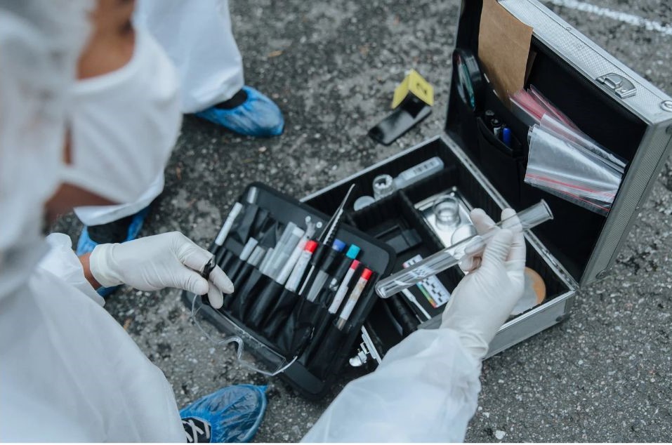 Protocolos y seguridad en la limpieza forense